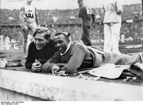Carl Ludwig »Luz« Long und Jesse Owens bei den Olympischen Spielen 1936 in Berlin